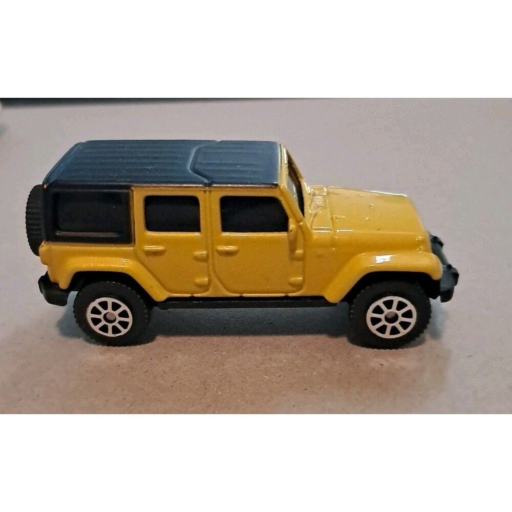 Maisto 2015 Jeep Wrangler Unlimited Yellow & Black Diecast Collectible Loose